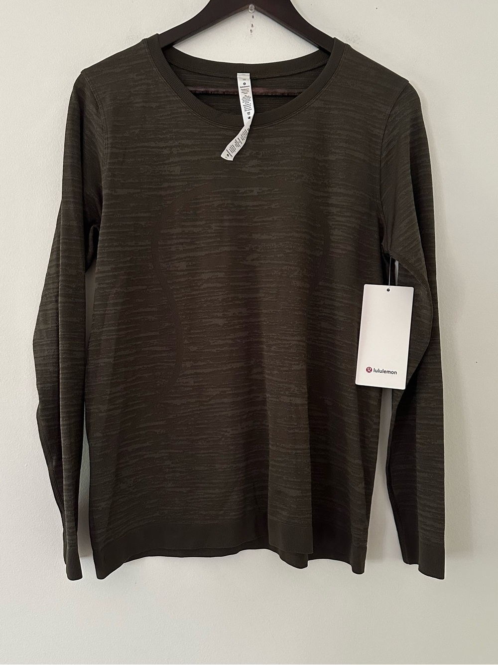 Lululemon Swiftly Relaxed Long Sleeve
Dark Olive / Fatigue Green